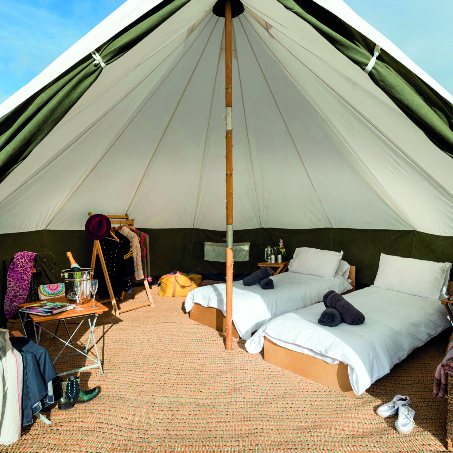 Cater Terugbetaling verf The Deluxe Bell Tent at Glastonbury 2023 with Hospitality Tickets | Yurtel